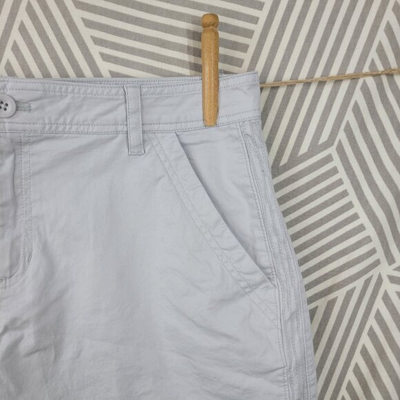 NEW Eddie Bauer Shorts Size 16 Chino Shorts Pockets Womens Very Light Blue - Picture 2 of 6